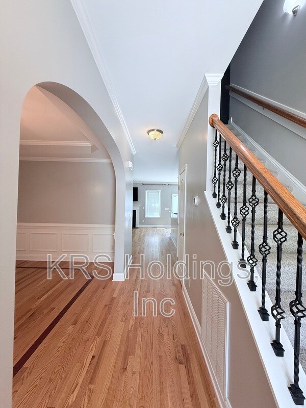 Building Photo - 5810 Spring Glen Lane