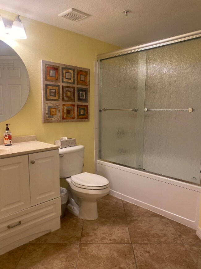 Building Photo - Stunning 1-Bedroom Condo in Seminole – Just 5 Minutes from the Beach!