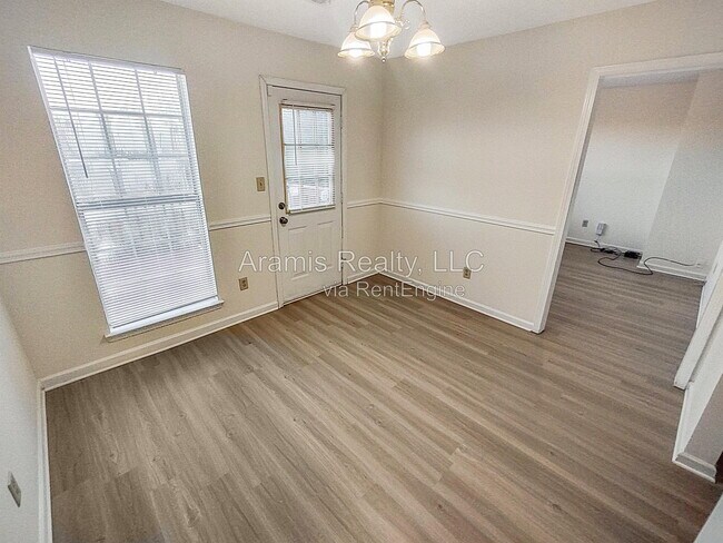Building Photo - 6843 Saganaw Dr