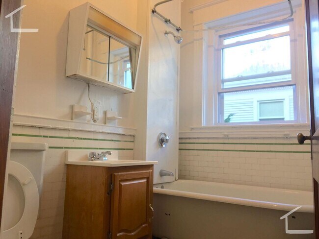 Building Photo - No Brokers Fee, No Security Deposit, heat,...