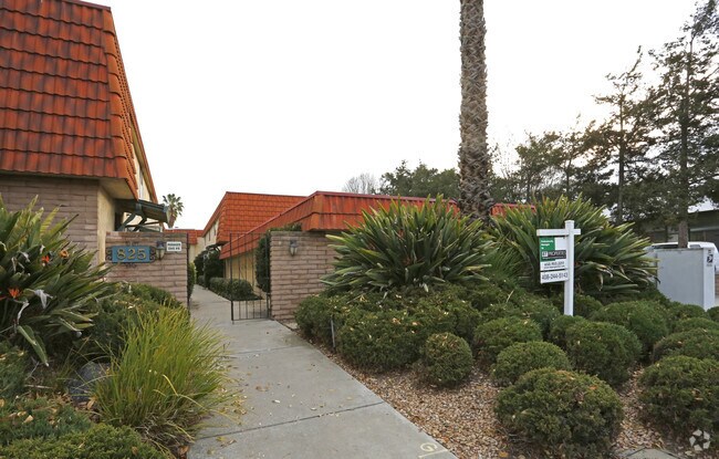 Building Photo - 825 Kiely Blvd