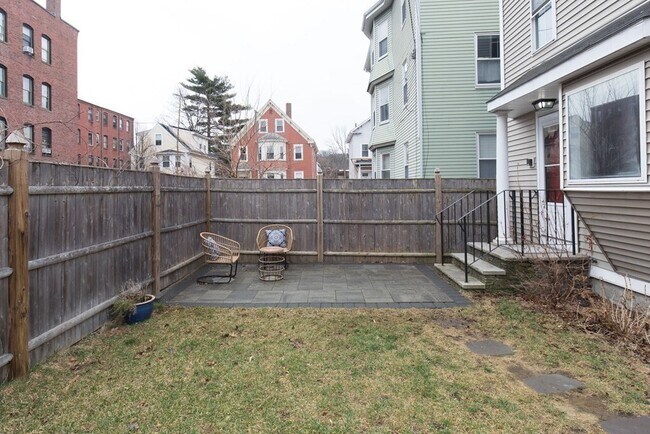 Building Photo - 1 Rowen Ct