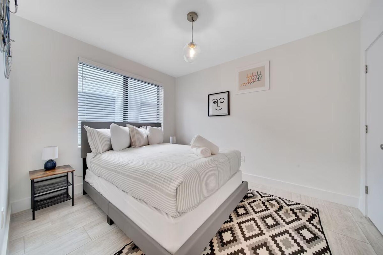 Building Photo - 1434 SW 22nd Ave