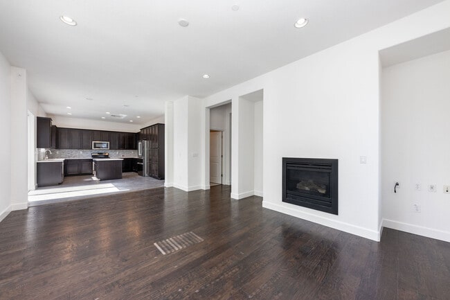 Building Photo - 1680 Southview Dr