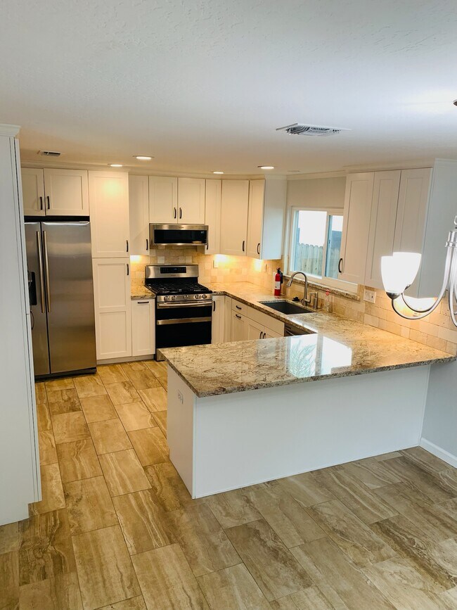 Building Photo - 920 Linwood St