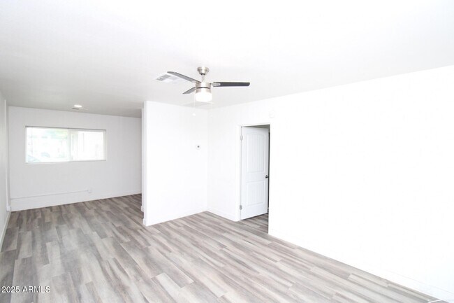 Building Photo - 312 N Hartford St