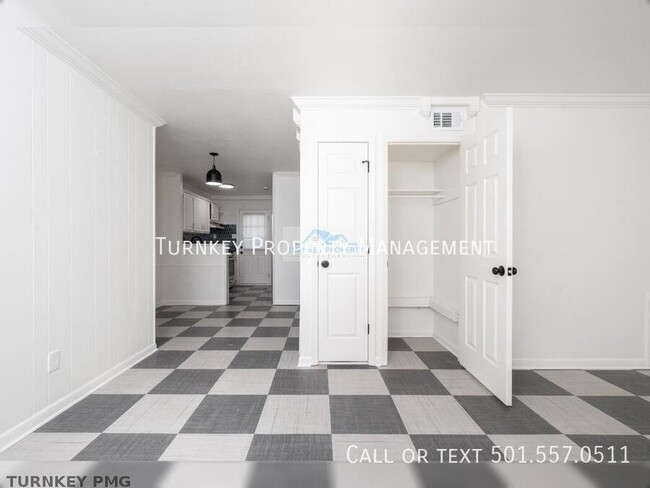 Building Photo - Great new Apartment in MacArthur Park Area...