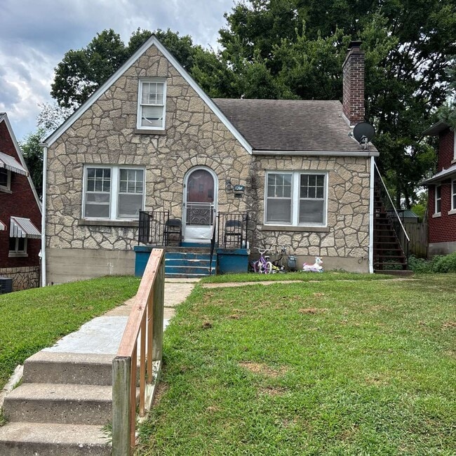 Building Photo - 1214 E Dunklin St