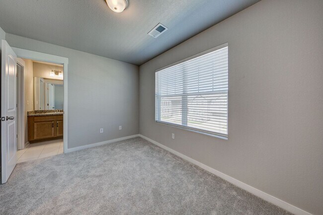 Building Photo - Gorgeous New Build 3 Bed 2 1/2 Bath in Tim...