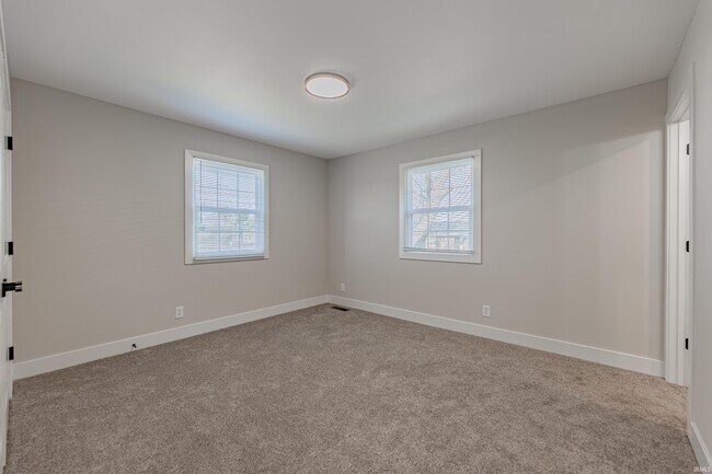 Building Photo - 441 Lawrence Dr