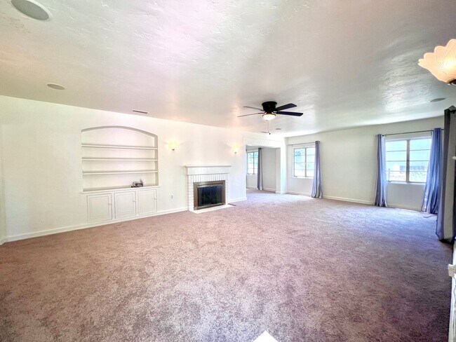 Building Photo - Cozy 2-Bedroom Home in San Bernardino $2,6...