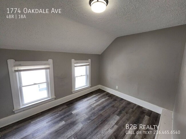 Building Photo - 1774 Oakdale Ave