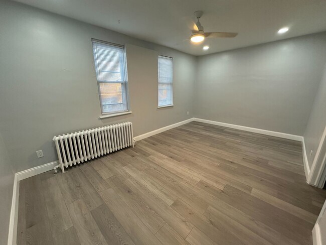 Building Photo - 1828 W Eleanor St