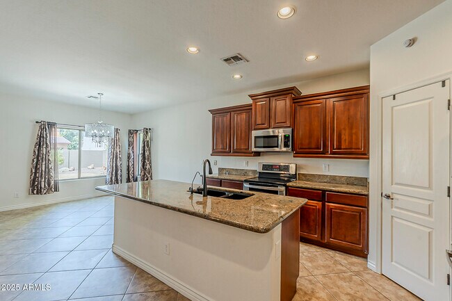 Building Photo - 4592 E Gleneagle Dr