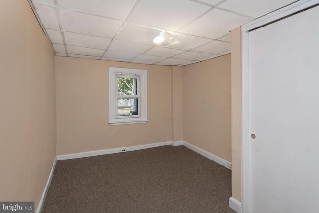 Building Photo - 25 Greenview Ave
