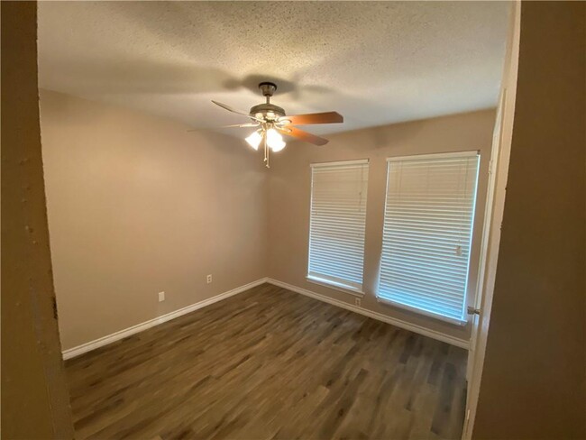 Building Photo - 511 Battlecreek Ln