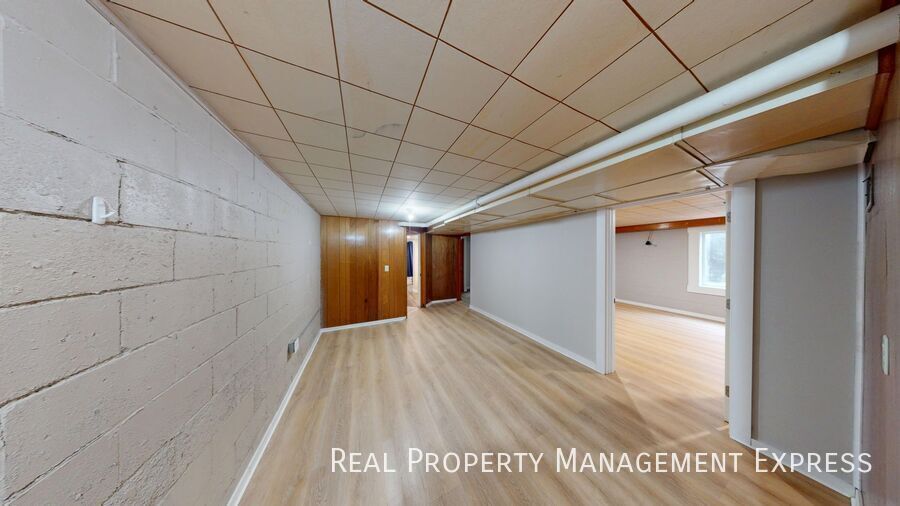 Building Photo - 4 Bedroom, 2 Bathroom Home for Rent in Sioux Falls