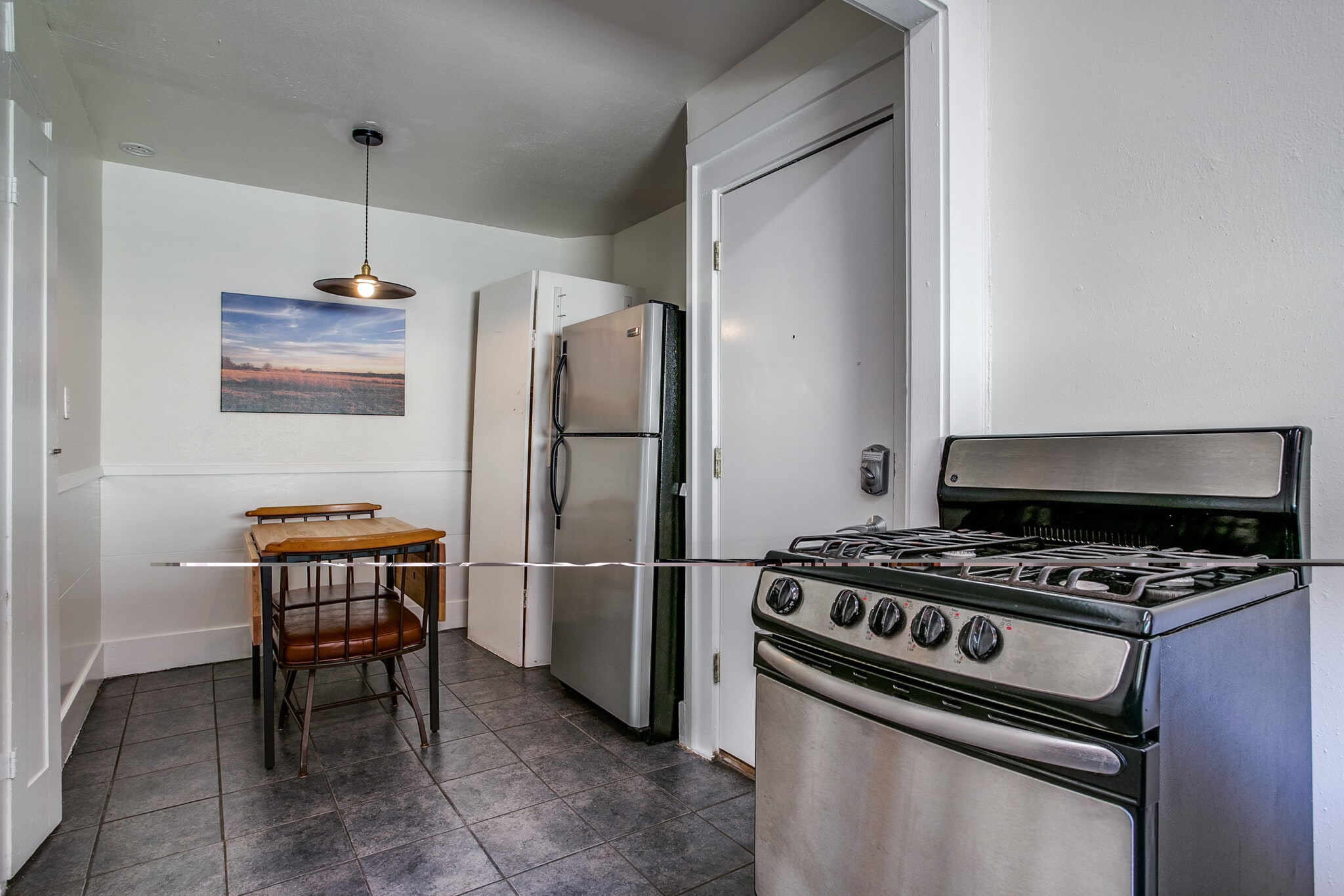 Bonus space for dining or desk area. Fulllsized fridge. - 600 N Montclair Ave
