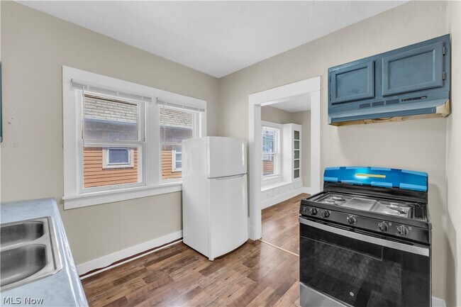 Building Photo - 414 E 148th St