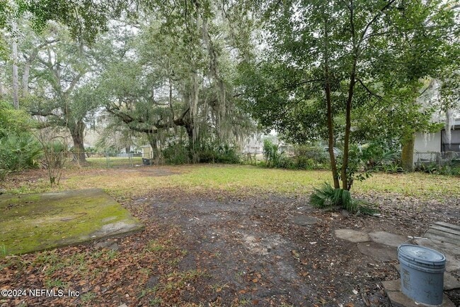 Building Photo - 2221 Commonwealth Ave