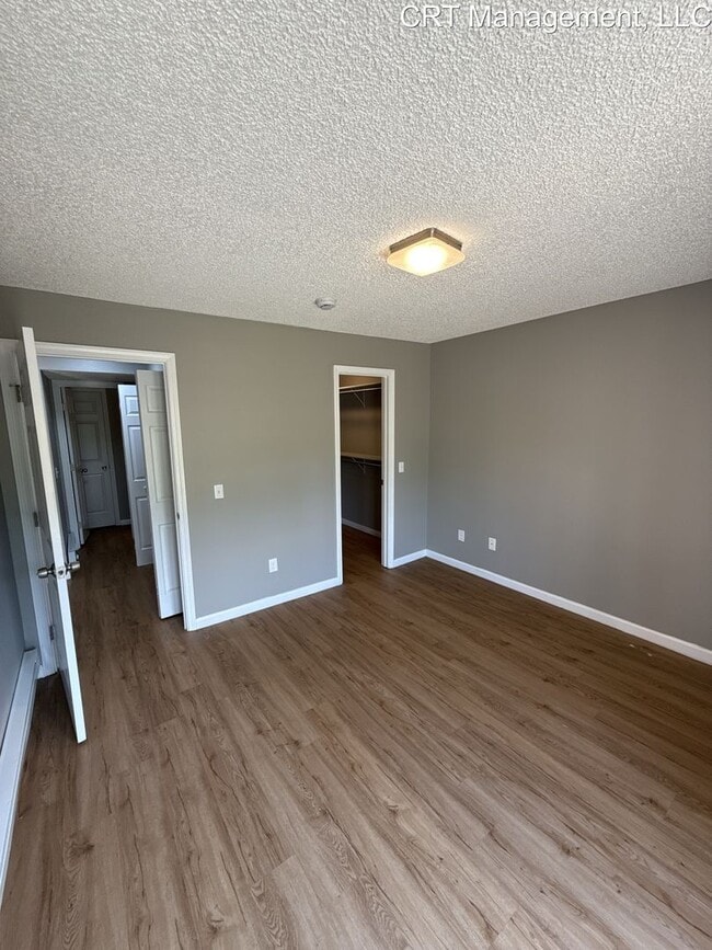 Building Photo - Updated 1 bedroom 1 bathroom first floor c...
