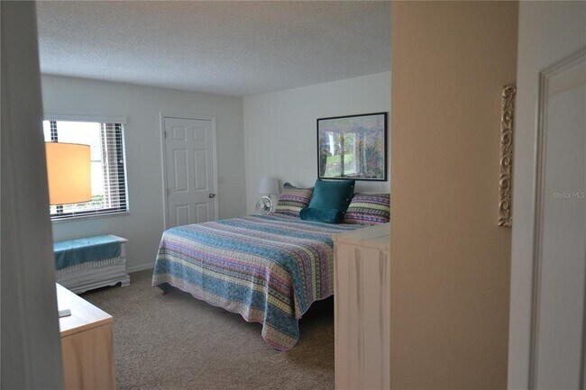 Building Photo - 161 Lakeside Dr