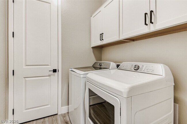 Building Photo - 76 Tatahatso Pt St