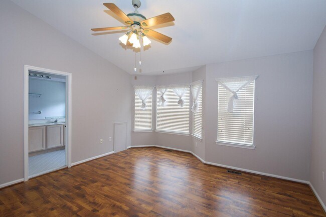 Building Photo - 3604 N Carriage Ct
