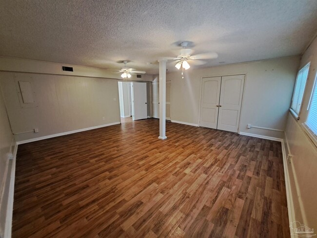 Building Photo - 8598 Meadowbrook Dr