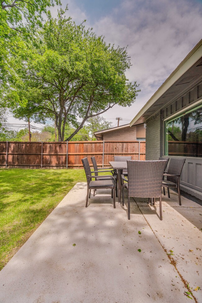 Building Photo - 12005 Cromwell Dr