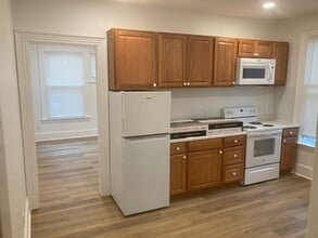 Building Photo - 119 Pleasant St