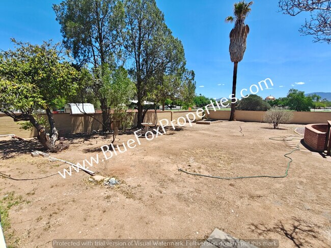 Building Photo - 5755 E 6th St