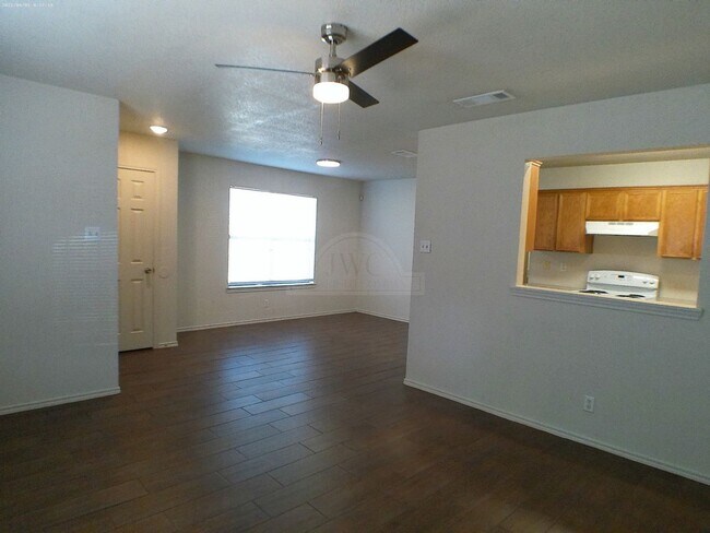 Building Photo - 915 McDaniel Cir