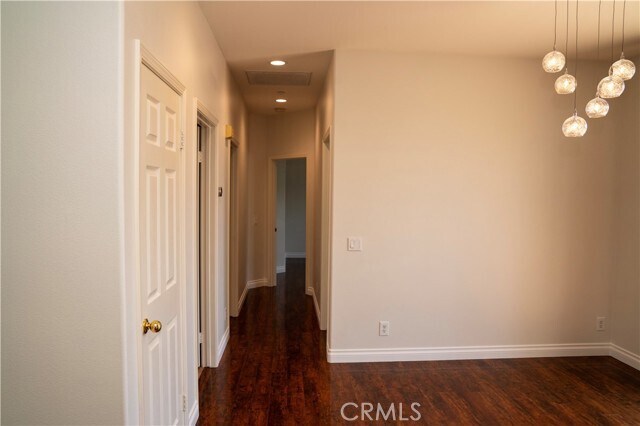 Building Photo - 71 Strawflower St