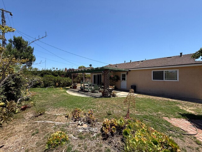 Building Photo - Centrally Located Orcutt Single Story Home