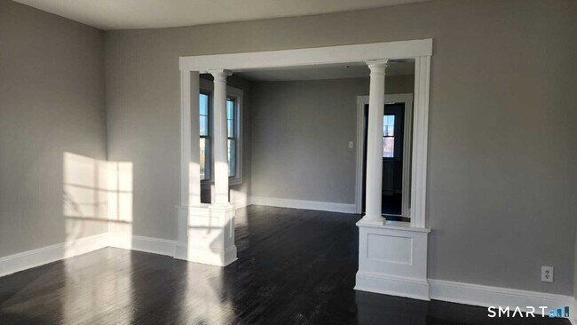 Building Photo - 266 Brooks St