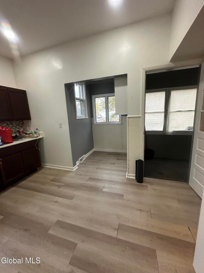 Building Photo - 224 5th Ave