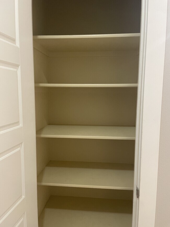 Building Photo - 447 N Baxter Way