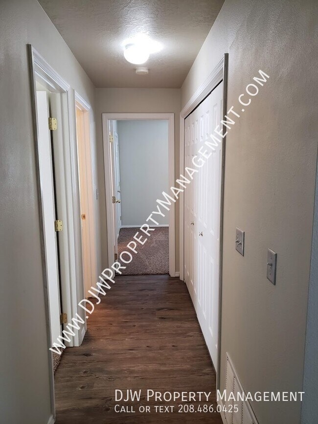 Building Photo - 188 N Avenger Ln