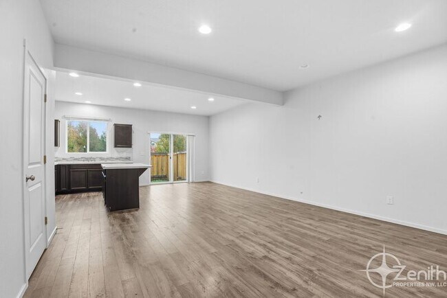 Building Photo - 11726 NE 23rd St