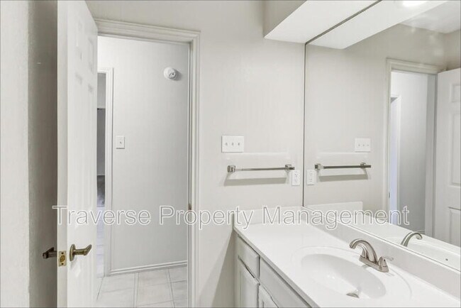Building Photo - 5407 Ledgestone Dr