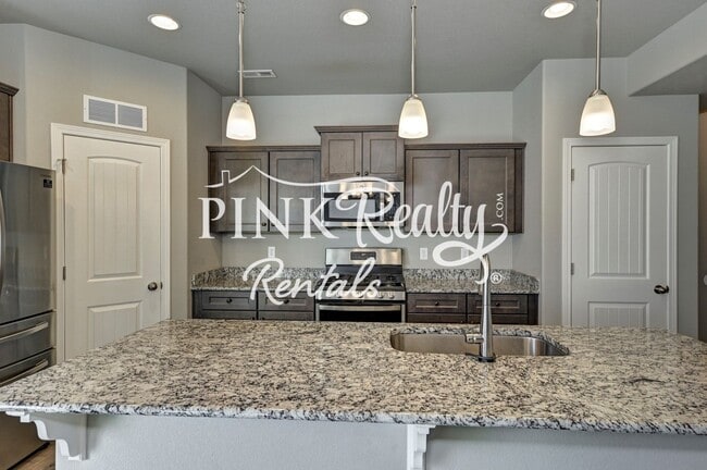 Building Photo - 10627 Hidden Pr Pkwy