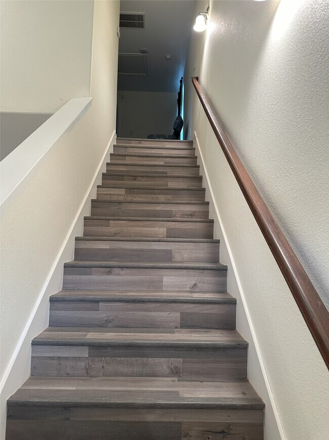 Building Photo - 16625 E Lynbrook