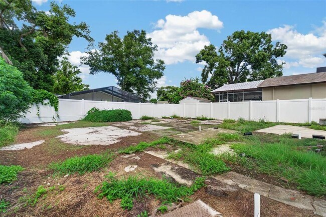 Building Photo - 8114 N Edison Ave
