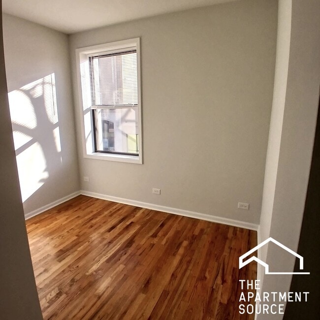 Building Photo - 7606 N Paulina St