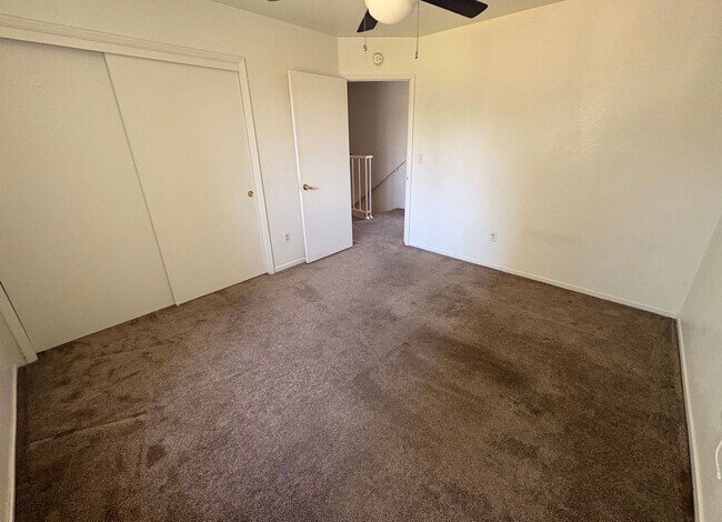 Building Photo - 2406 W Packwood Dr