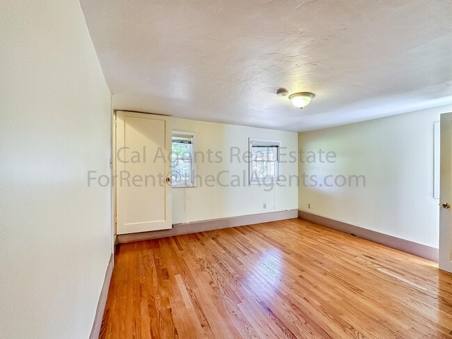 Building Photo - 4048 Maple Ave