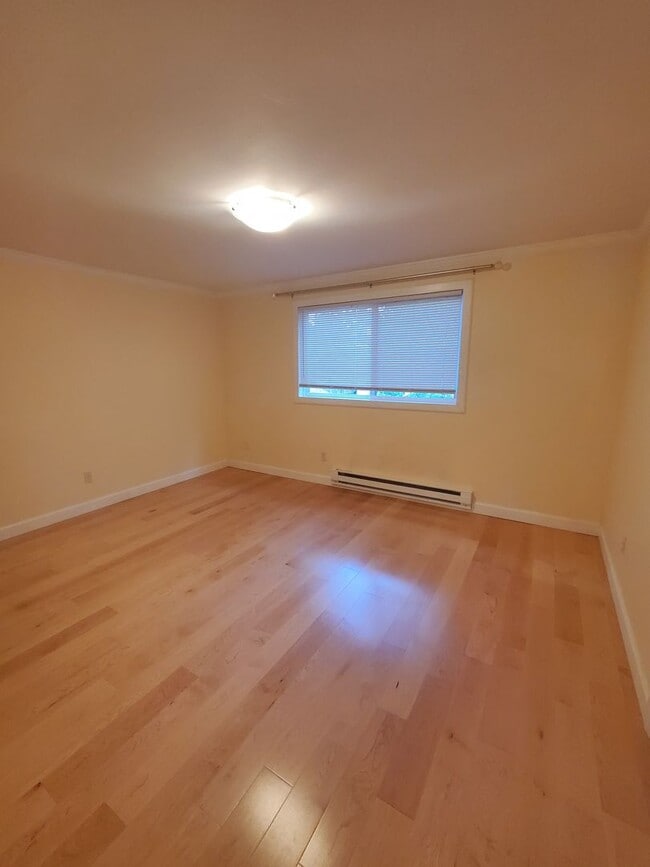 Building Photo - Beautifully Updated Home in Sought-After S...