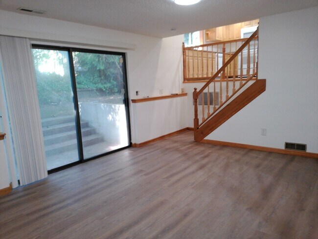 Building Photo - Beautifully Updated 3-Bedroom Home with Of...