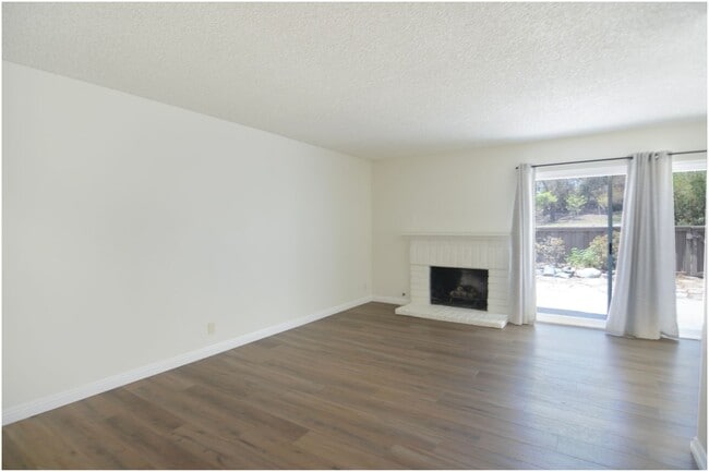 Building Photo - Sunny Ridge 3 Bedroom Home!